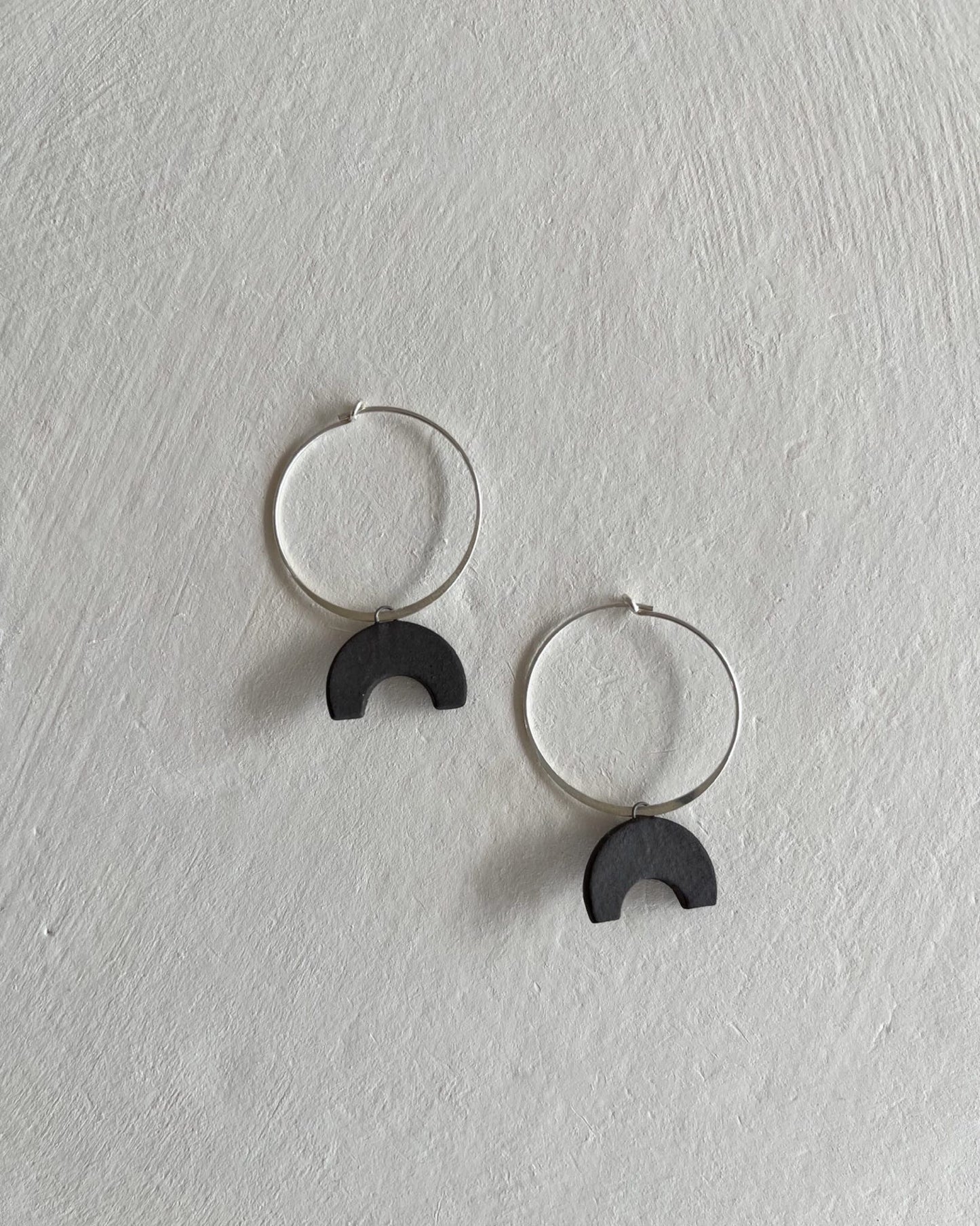 Hoops+Obsidian Arches